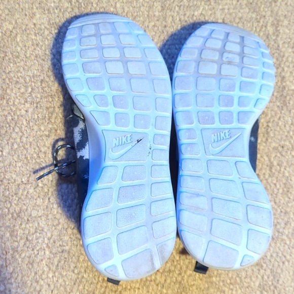 Nike Womens Sz 7.5 M Roshe Run Gray Camo Running Shoes Sneakers 599432-400 - Picture 7 of 7
